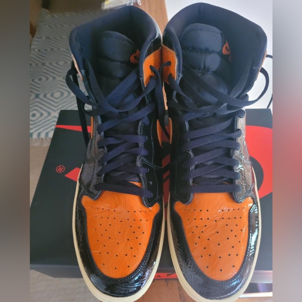 Men’s Nike Jordan 1’s. Nice fit, comfortable, great condition & gently worn